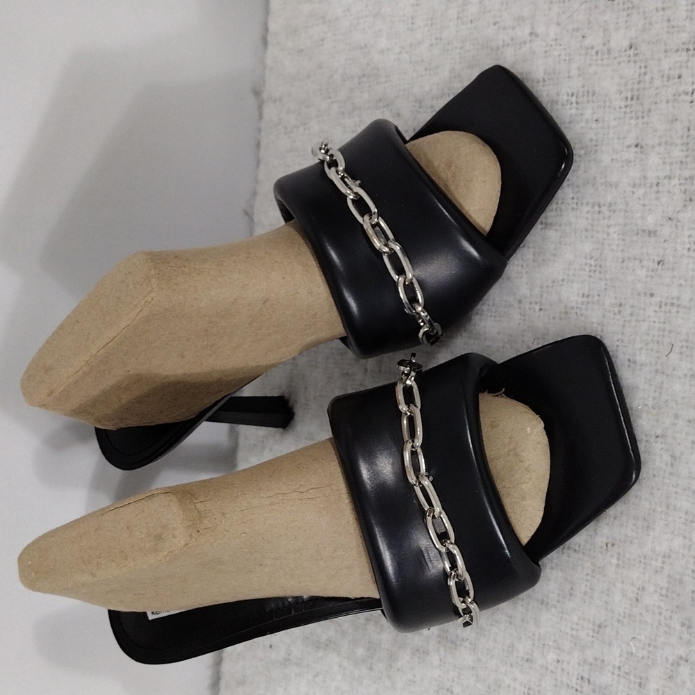 NWOB Cape Robbin Remember Your Comfort Black Ruthie Heels size 11